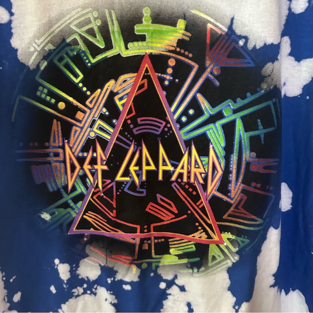 Urban Outfitters Def Leppard Hysteria Bleach/Tie Dye Graphic Band Tee M NWOT - Picture 3 of 4